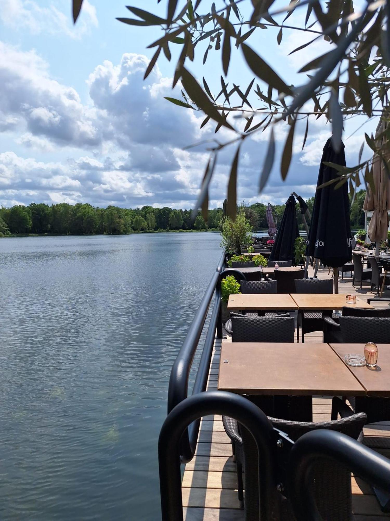Zonnige Vrijstaande Bungalow In Prachtige Omgeving! Rekem Exteriör bild